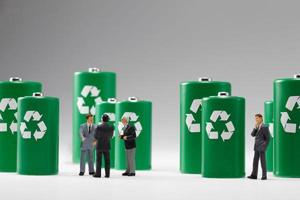 劍橋大學(xué)設(shè)計(jì)了一種新型電池，儲(chǔ)電量達(dá)到鋰電池5倍